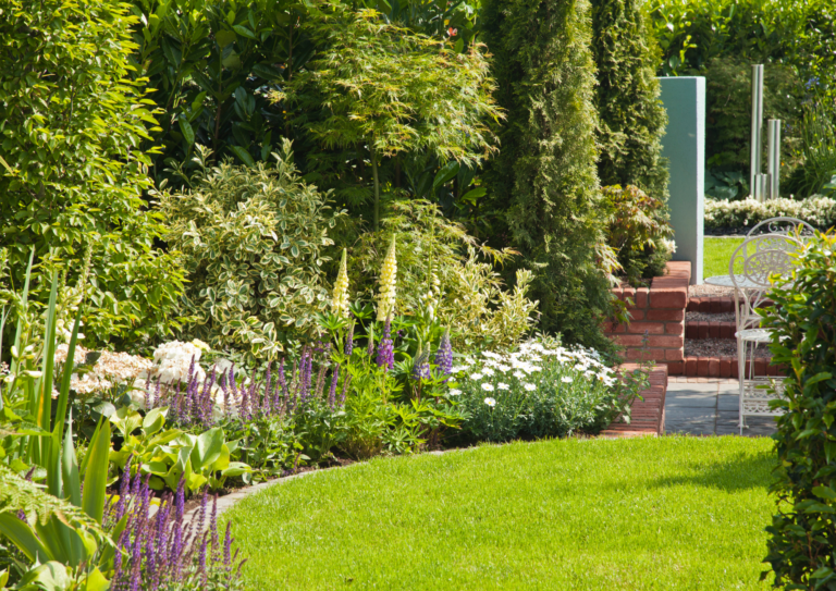 Jardines mágicos en Girona: Diseño y paisajismo para crear belleza al aire libre